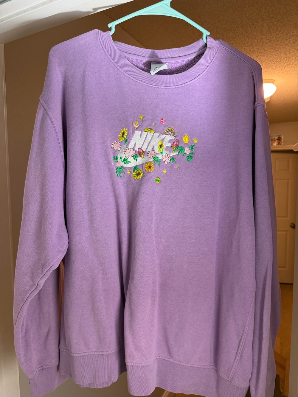 Nike Sportswear Floral/Mushroom Embroidered Sweatshirt
